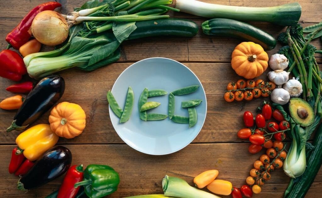 Dieta Vegana vs Dieta Paleo vegetales en un plato